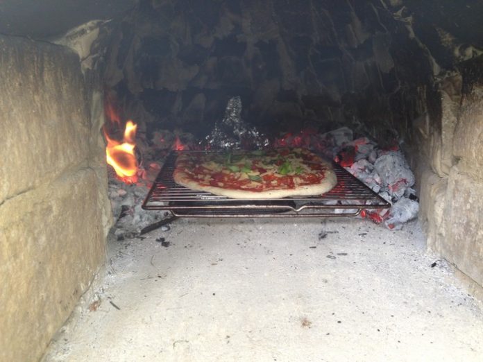 How To Make An Outdoor Pizza Oven - DIY projects for everyone!