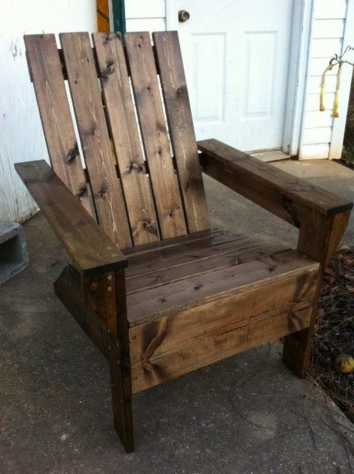 Recycled Pallets Turned Into An Adirondack Chair - DIY projects for ...