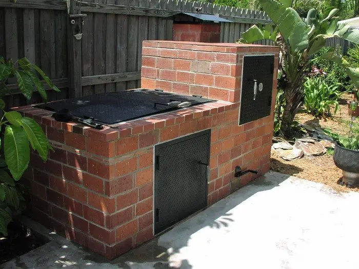 Les plans pour une barbecque en briques dans votre jardin