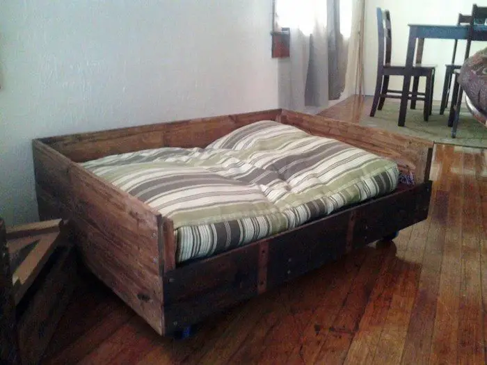 DIY Dog Pallet Bed