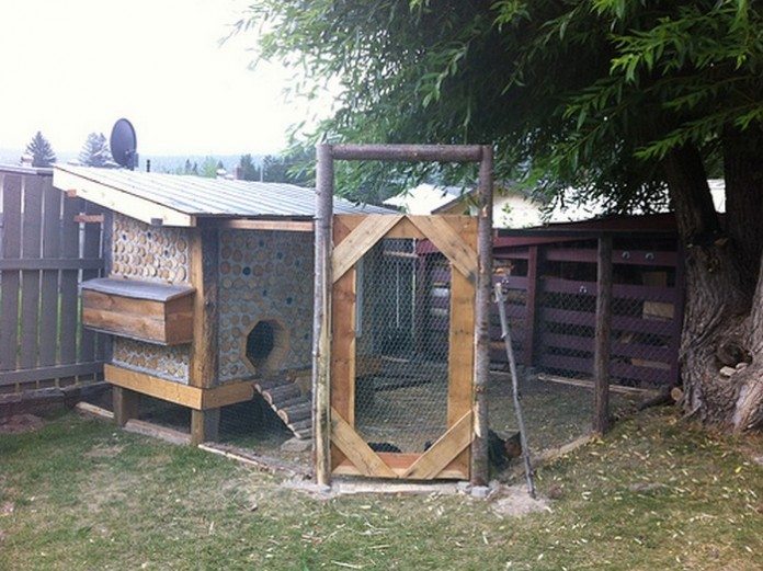 Cordwood Chicken Coop – DIY projects for everyone!