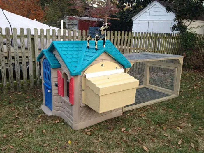 Turn an old playhouse into a chicken coop DIY projects 