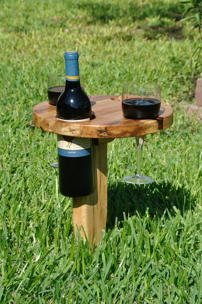 Build a portable wine table for picnics | DIY projects for everyone!
