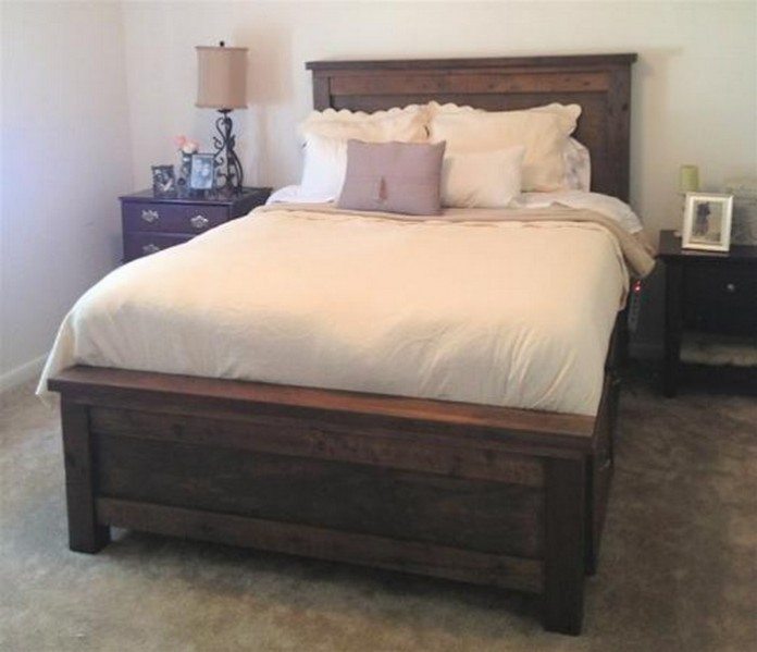 Farmhouse bed with drawers - DIY projects for everyone!