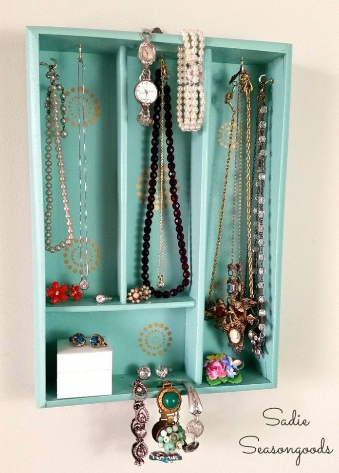 Turn a cutlery tray into a jewelry organizer – DIY projects for everyone!