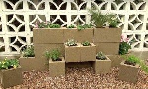 Vertical Garden from Cinder Blocks: Beautiful 8-Step Planter – DIY ...