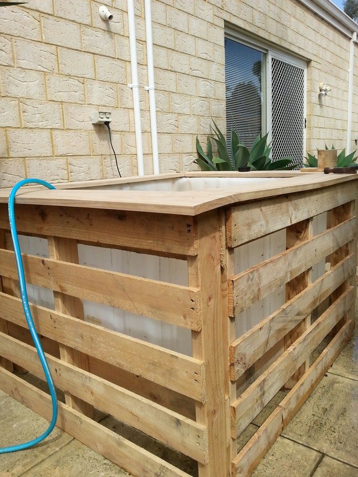 Swimming pool from recycled pallets | DIY projects for ...