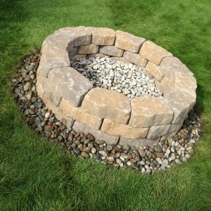 Build a fire pit from cement landscape blocks – DIY projects for everyone!