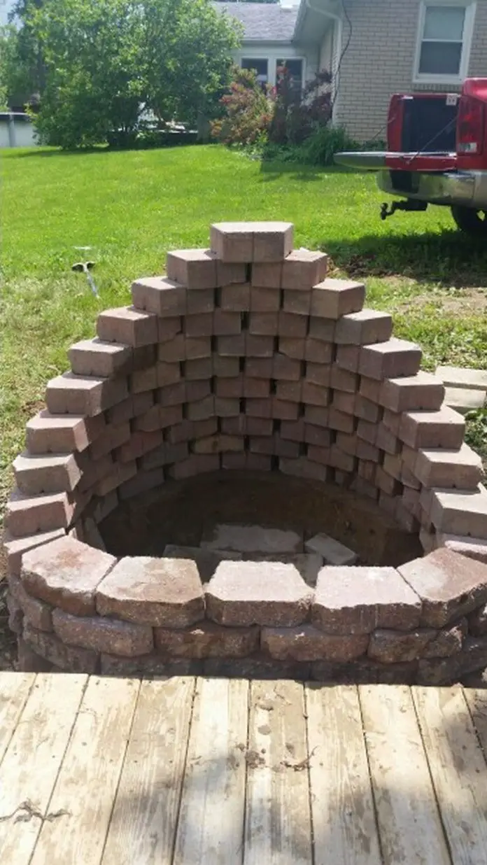 Build a fire pit from cement landscape blocks - DIY projects for everyone!