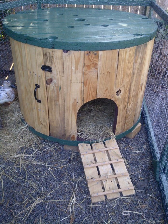 Useful Cable Spool Duck House: Simple 6-Step Build