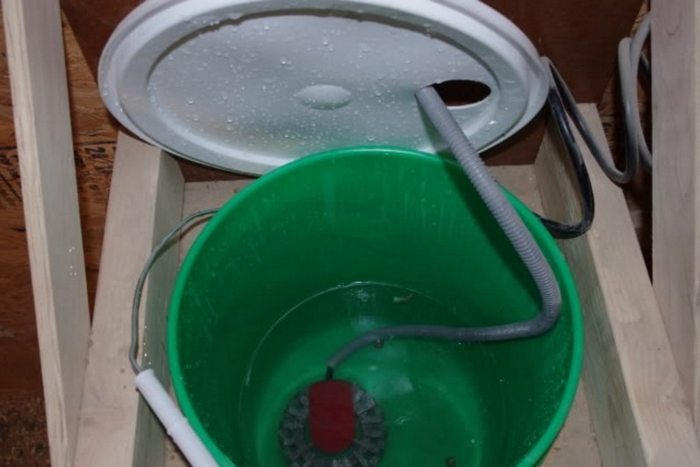 Heated Chicken Waterer - Hanging Bucket