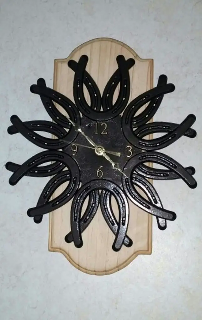 Horseshoe Clock