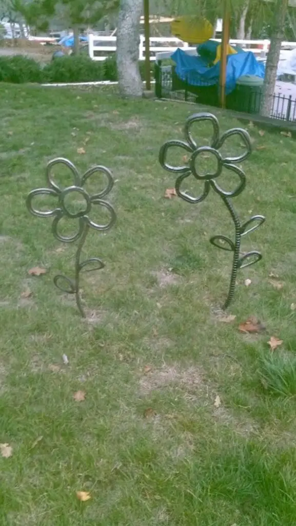 Horseshoe Flower Yard Art