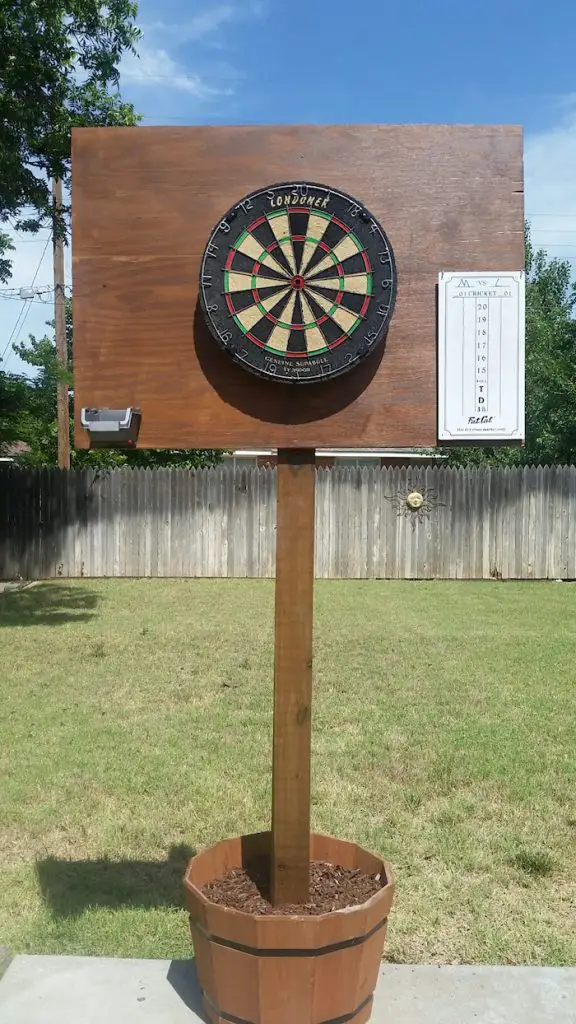 DIY outdoor dart board