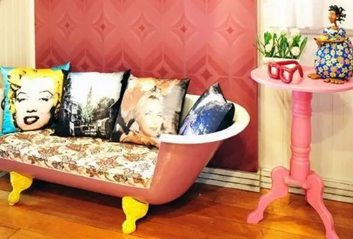 Take a look at this adorable clawfoot bathtub couch!