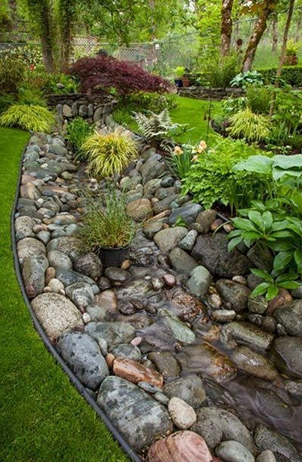 How to Install a Dry Creek Bed - DIY projects for everyone!