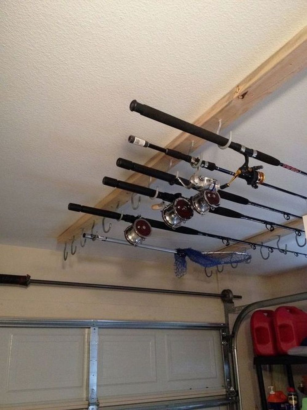 How to make a fishing rod holder for your ceiling 