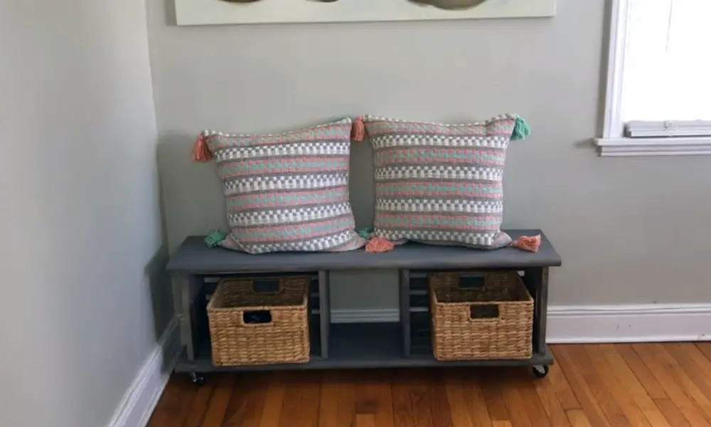 If you have unused wooden crates at home, you can get instant seating area!