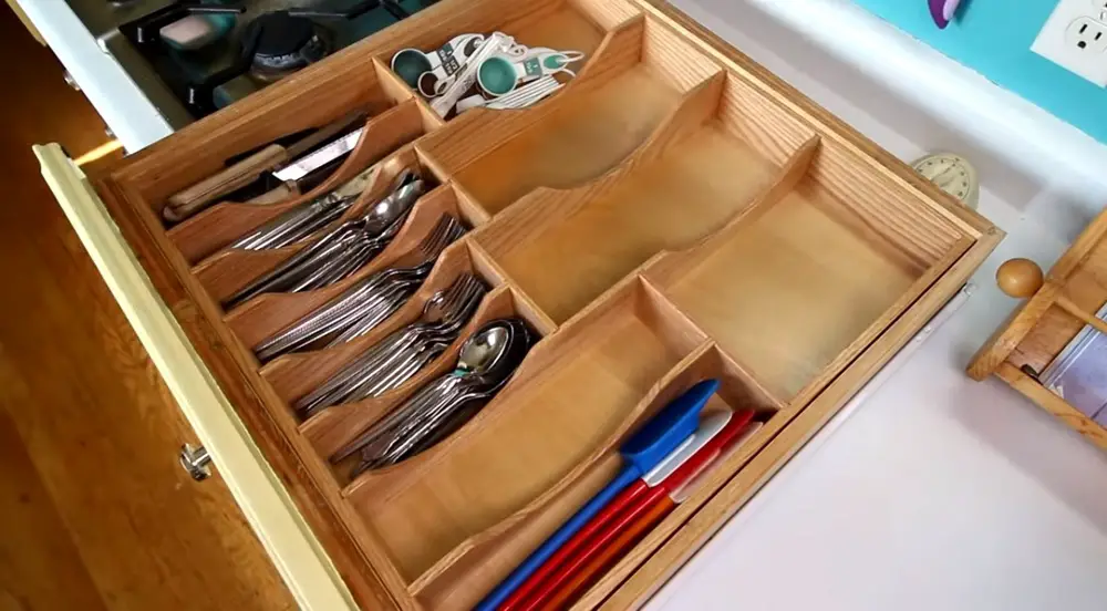 Say goodbye to messy kitchen drawers with this DIY kitchen drawer organizer!