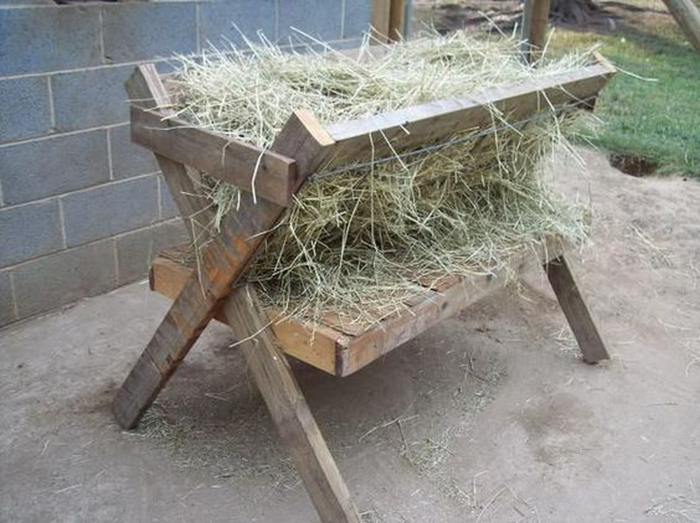 outdoor hay feeder