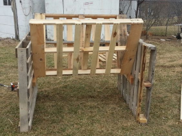 diy pallet hay feeder