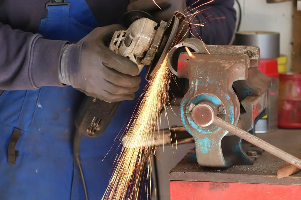 The high RPM (Revolutions Per Minute) of angle grinders, combined with their power and efficiency, significantly reduce project completion time. They enable you to tackle tasks swiftly, whether it's cutting through metal pipes or grinding down welds.